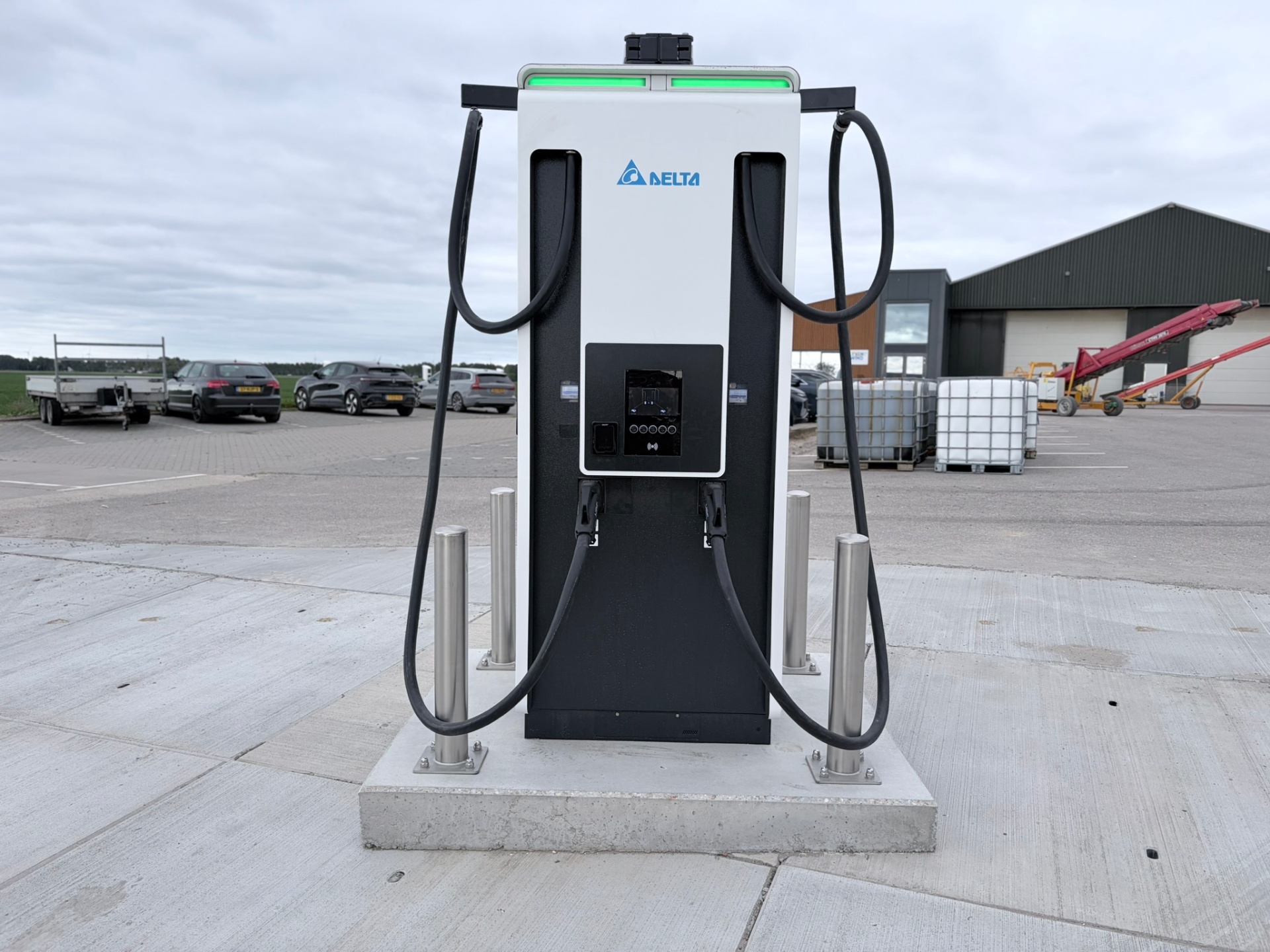 500 kW DC snellader van Farm Charge met twee uitgangen
